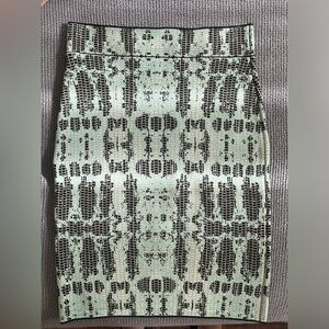 BCBG BANDAGE SKIRT SIZE XS